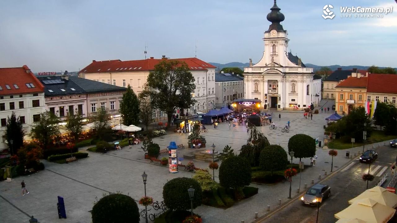 Wadowice - widok na rynek w 4K - 01 sierpień 2026, 20:18