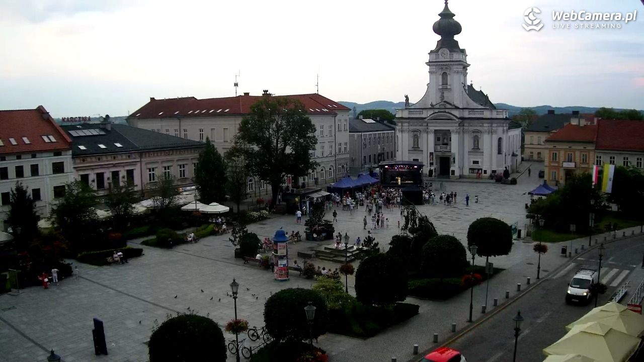 Wadowice - widok na rynek w 4K - 01 sierpień 2026, 19:30