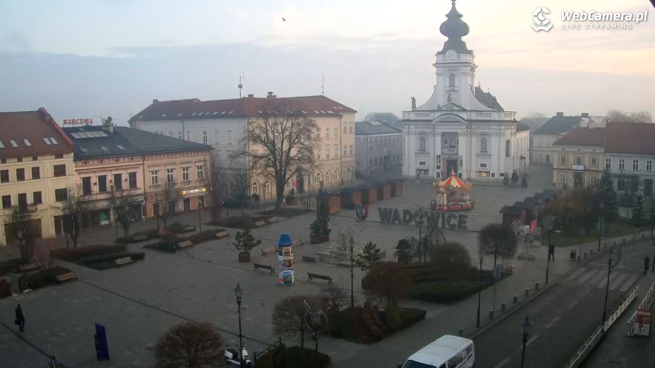 Wadowice - widok na rynek w 4K - 18 grudzień 2025, 07:50