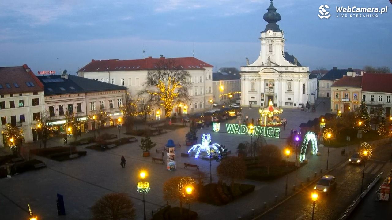 Wadowice - widok na rynek w 4K - 18 grudzień 2025, 15:57