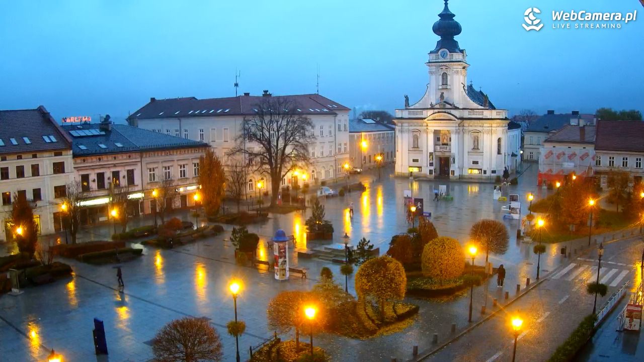 Wadowice - widok na rynek w 4K - 03 listopad 2025, 06:36