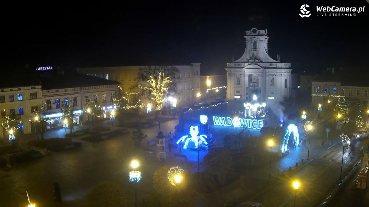 Wadowice - widok na rynek w 4K - 18 grudzień 2025, 17:18