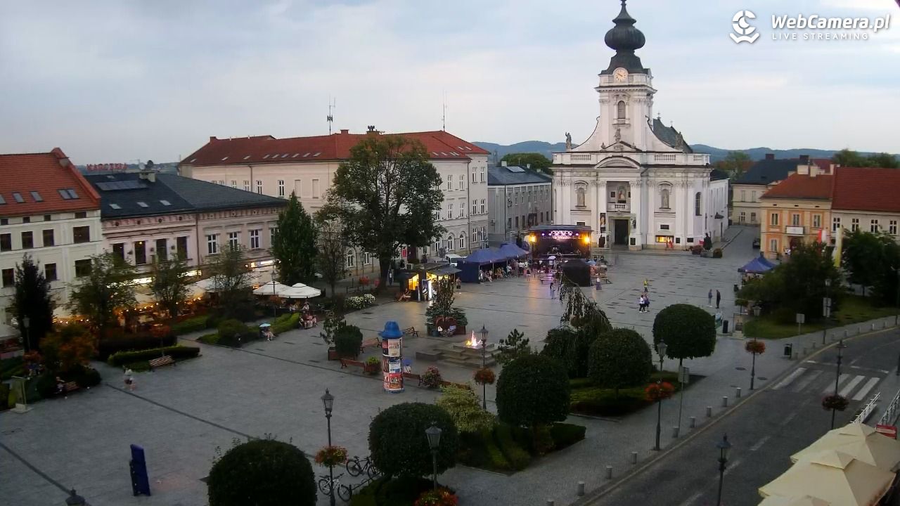 Wadowice - widok na rynek w 4K - 01 sierpień 2026, 20:12