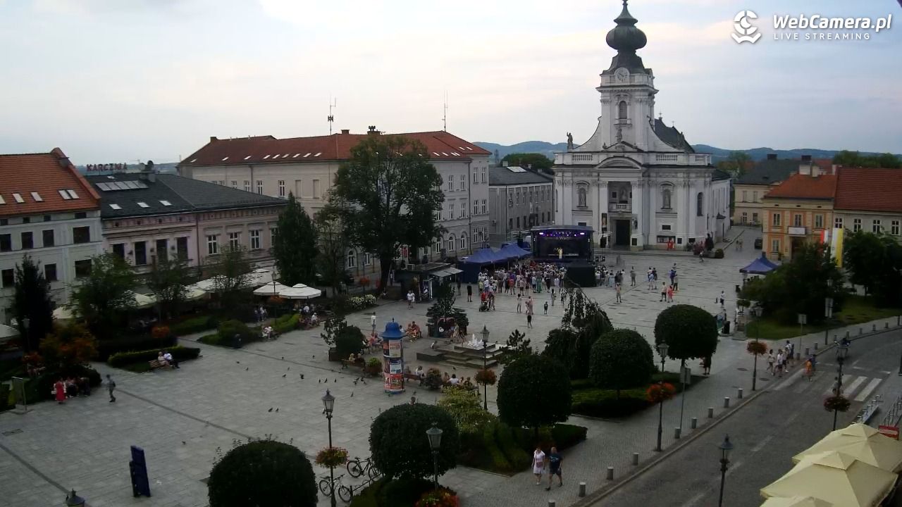 Wadowice - widok na rynek w 4K - 01 sierpień 2026, 19:19