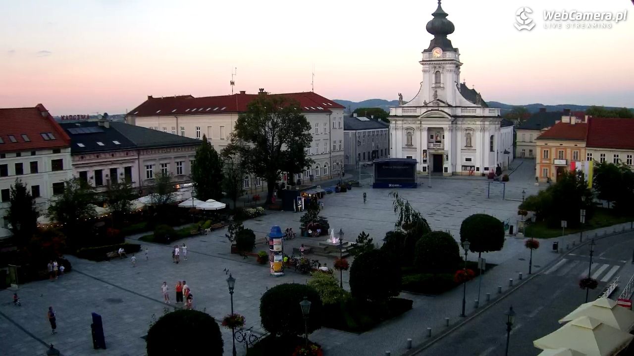 Wadowice - widok na rynek w 4K - 05 sierpień 2026, 19:58