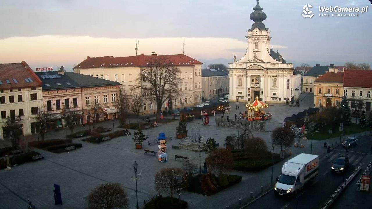 Wadowice - widok na rynek w 4K - 18 grudzień 2025, 15:26