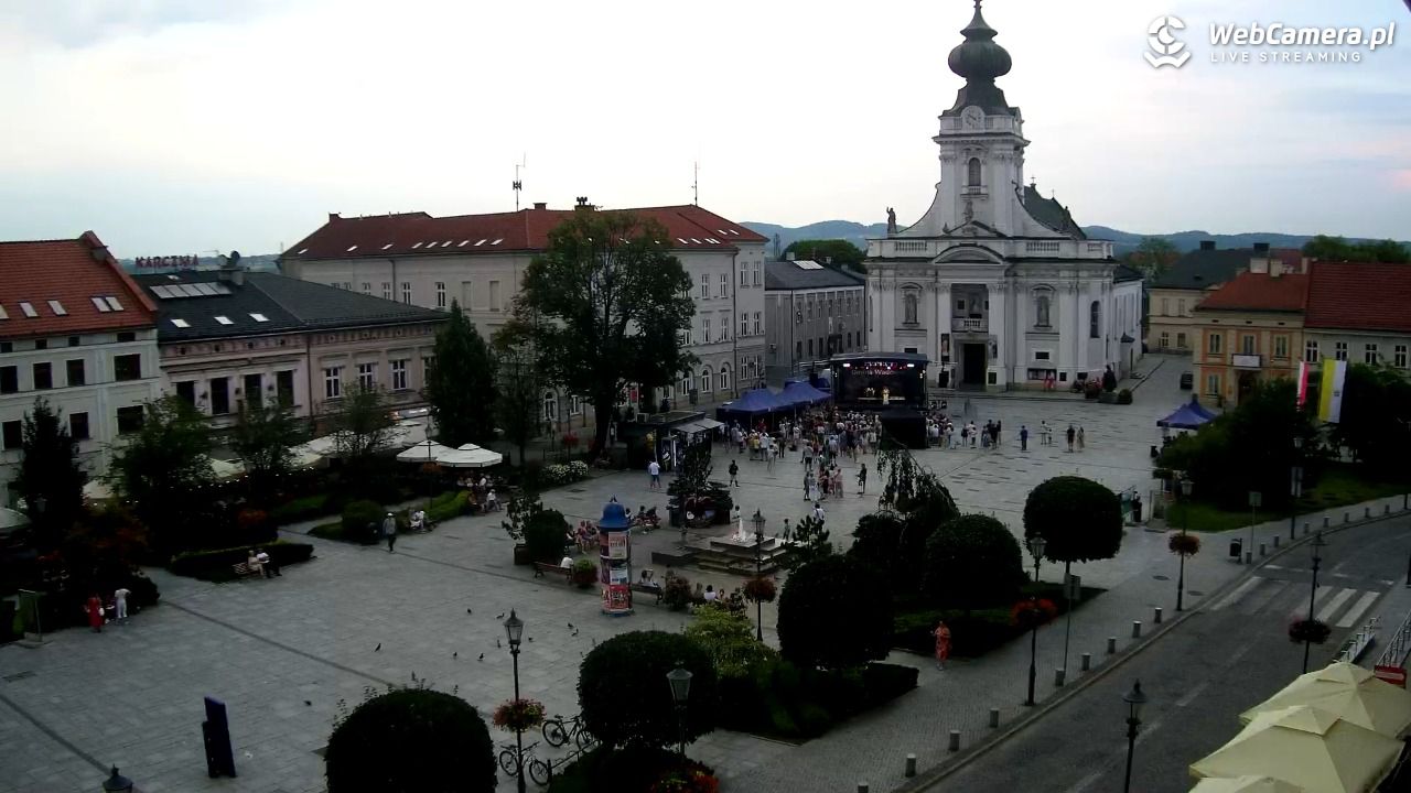 Wadowice - widok na rynek w 4K - 01 sierpień 2026, 19:29