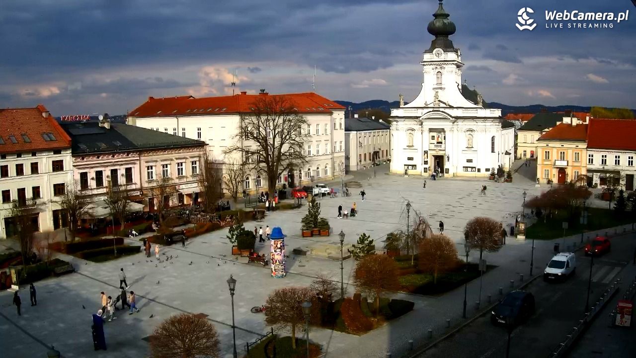 Wadowice - widok na rynek w 4K - 22 marzec 2026, 15:29
