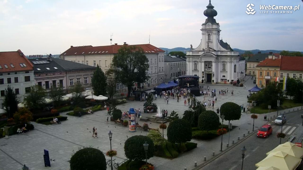 Wadowice - widok na rynek w 4K - 01 sierpień 2026, 19:05