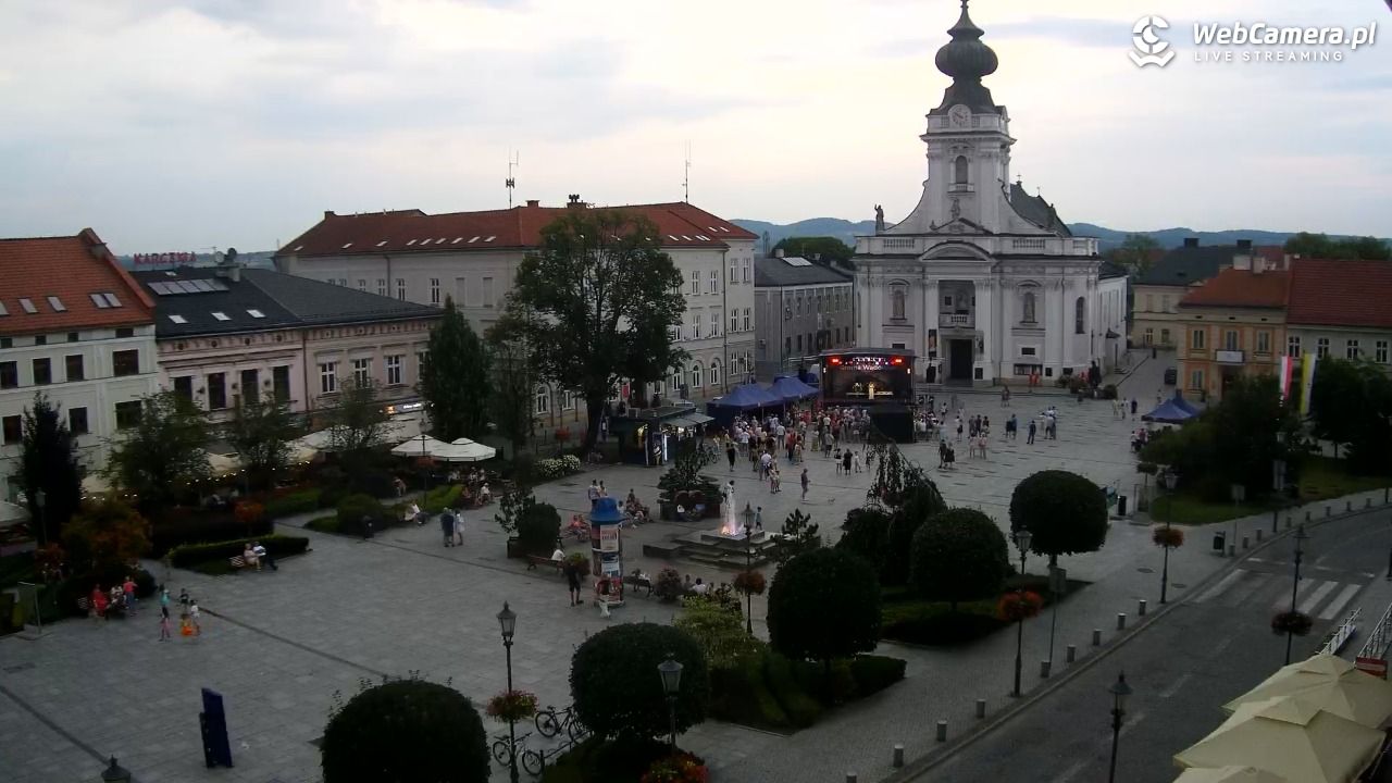 Wadowice - widok na rynek w 4K - 01 sierpień 2026, 19:46