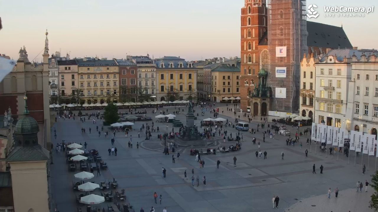 Kraków - widok na Rynek z hotelu - 28 kwiecień 2025, 19:45