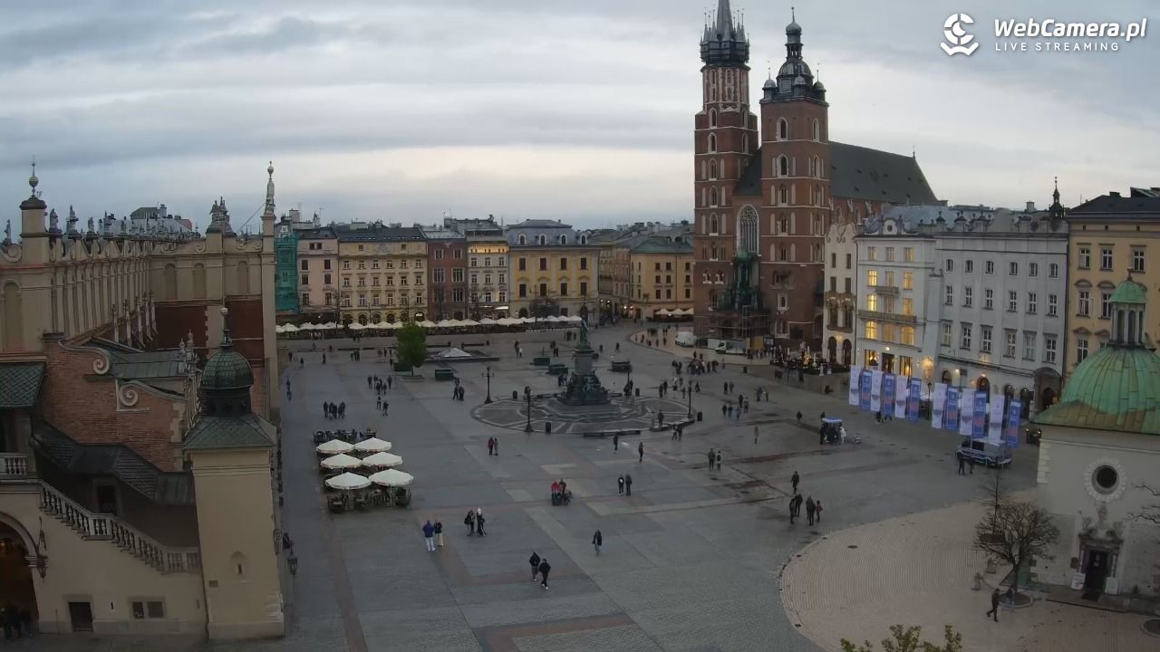 Kraków - widok na Rynek z hotelu - 20 kwiecień 2026, 19:08