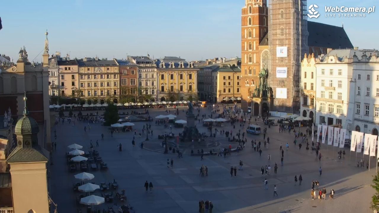 Kraków - widok na Rynek z hotelu - 28 kwiecień 2025, 18:54