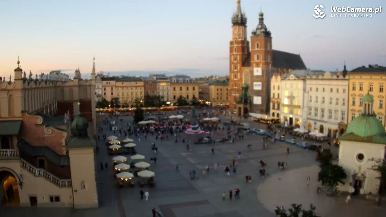 Kraków - widok na Rynek z hotelu - 24 sierpień 2025, 19:49