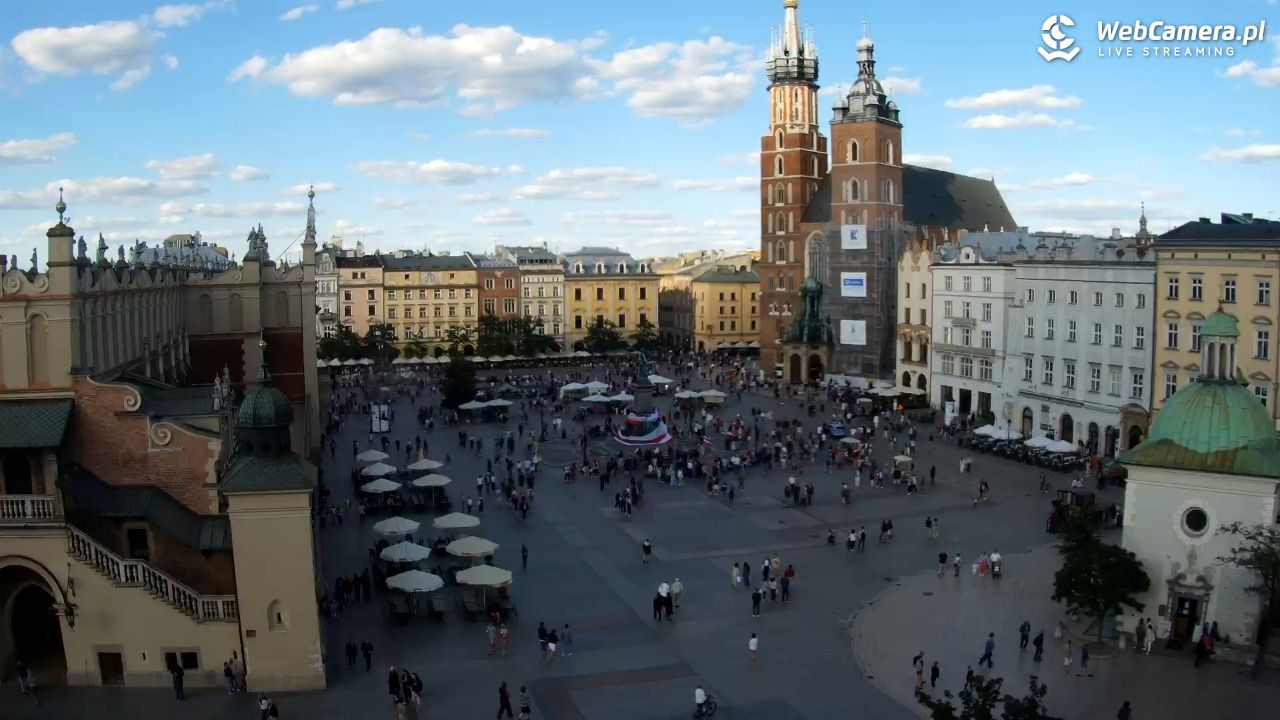 Kraków - widok na Rynek z hotelu - 24 sierpień 2025, 17:23