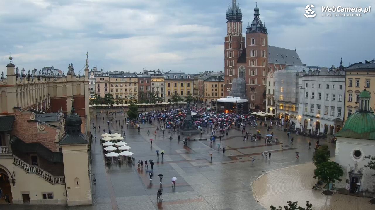 Kraków - widok na Rynek z hotelu - 03 czerwiec 2026, 20:05