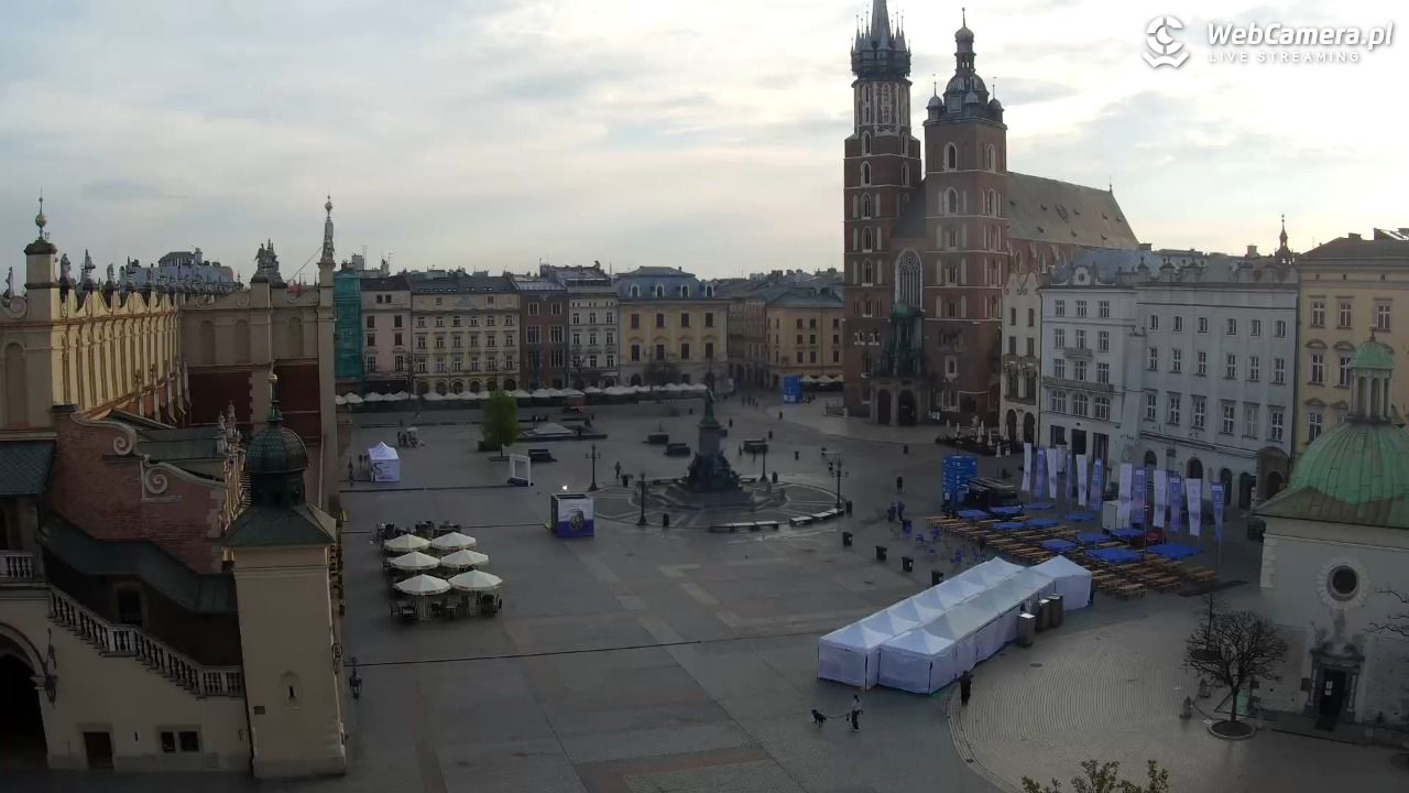Kraków - widok na Rynek z hotelu - 19 kwiecień 2026, 07:07