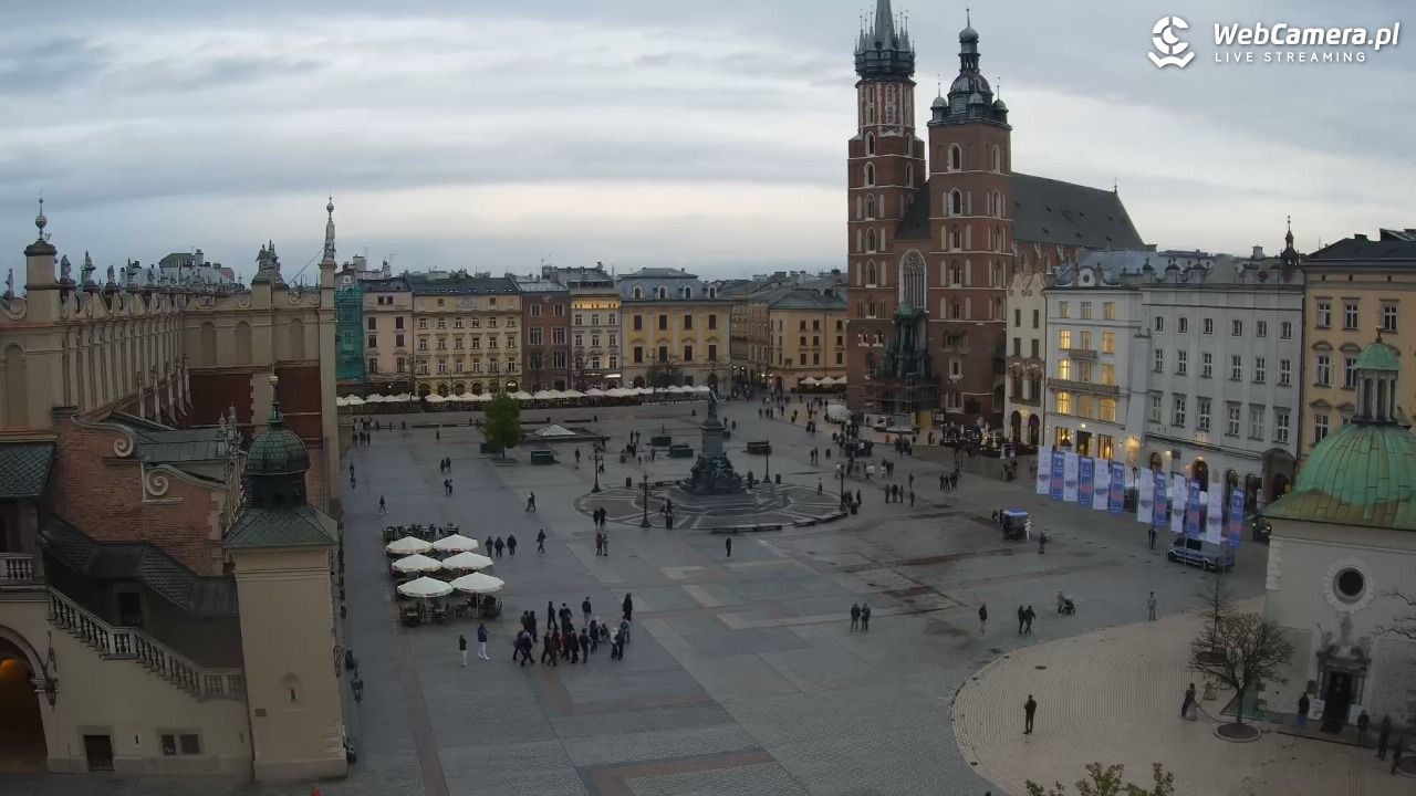 Kraków - widok na Rynek z hotelu - 20 kwiecień 2026, 19:06