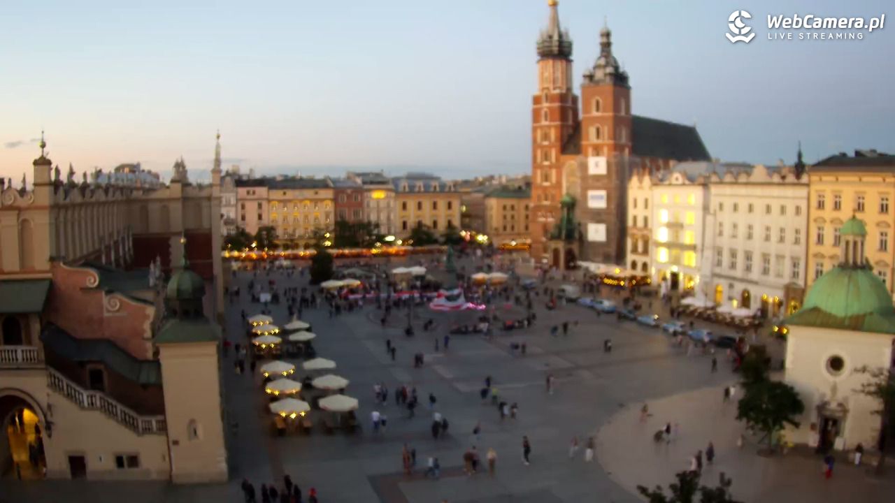 Kraków - widok na Rynek z hotelu - 24 sierpień 2025, 19:56