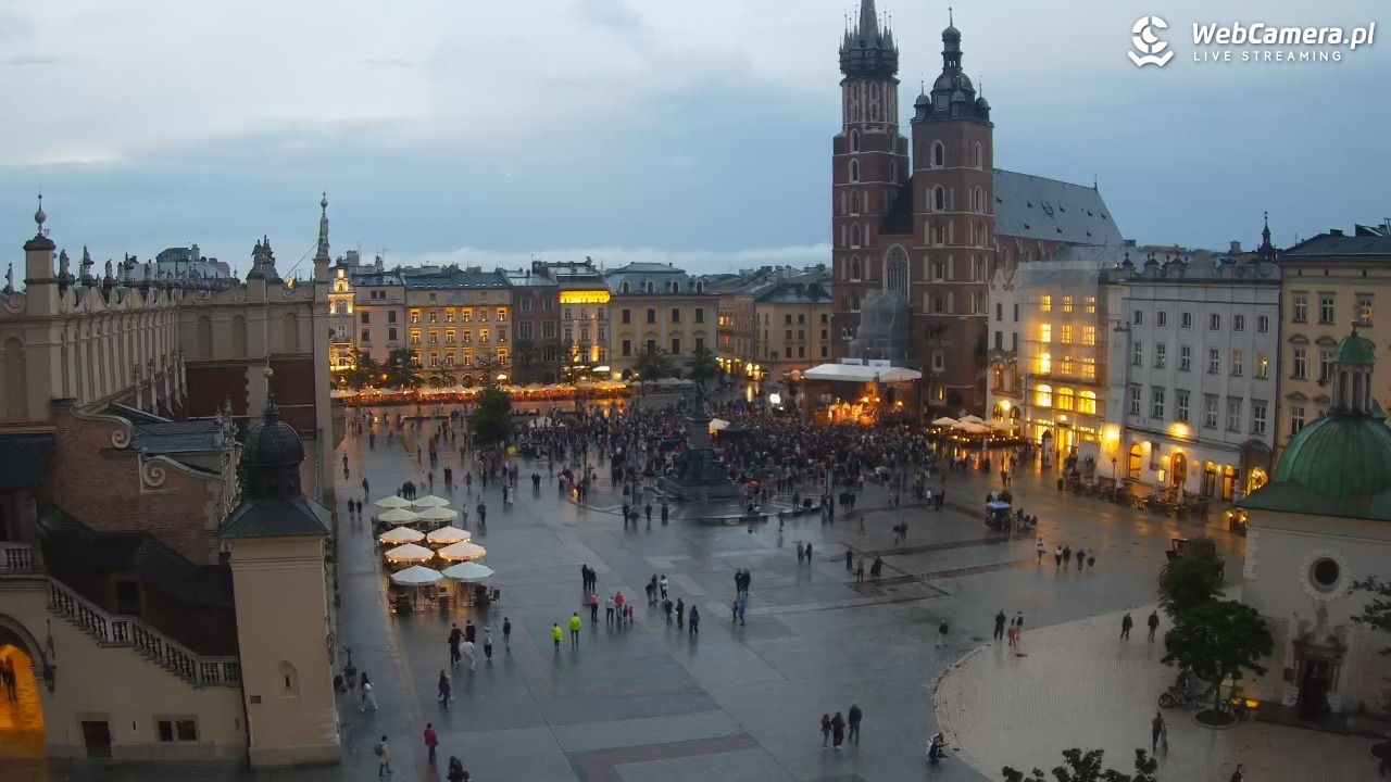 Kraków - widok na Rynek z hotelu - 03 czerwiec 2026, 20:55