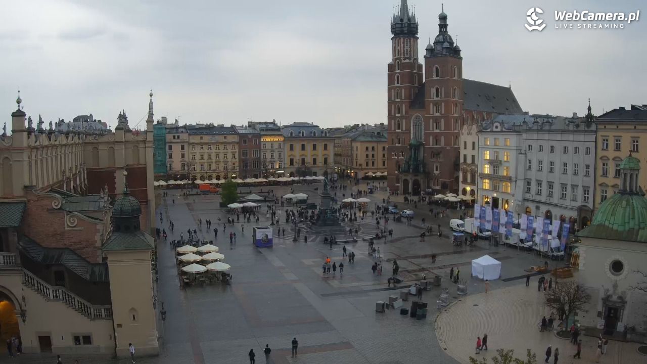 Kraków - widok na Rynek z hotelu - 19 kwiecień 2026, 18:56
