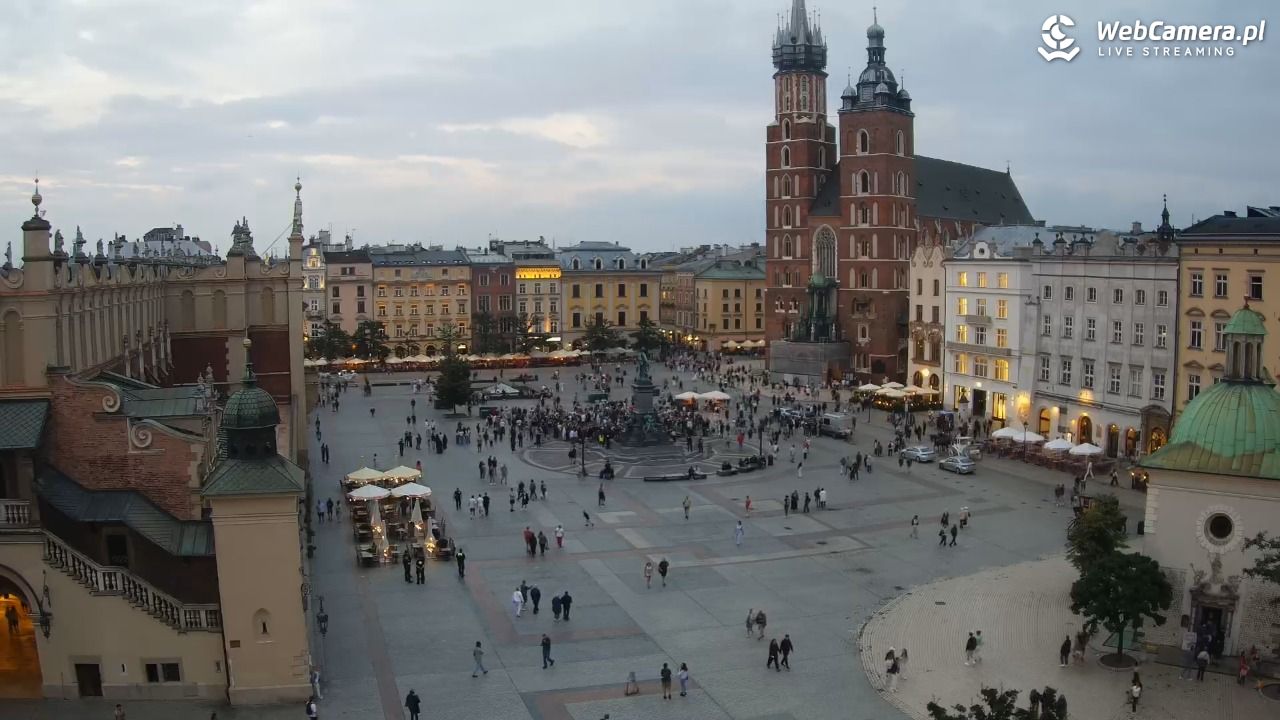 Kraków - widok na Rynek z hotelu - 19 lipiec 2026, 20:34