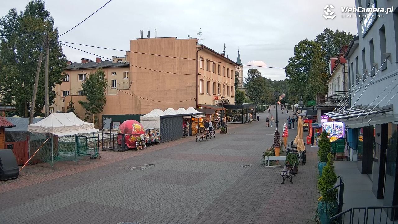 WISŁA - widok na deptak - 16 wresień 2025, 18:49