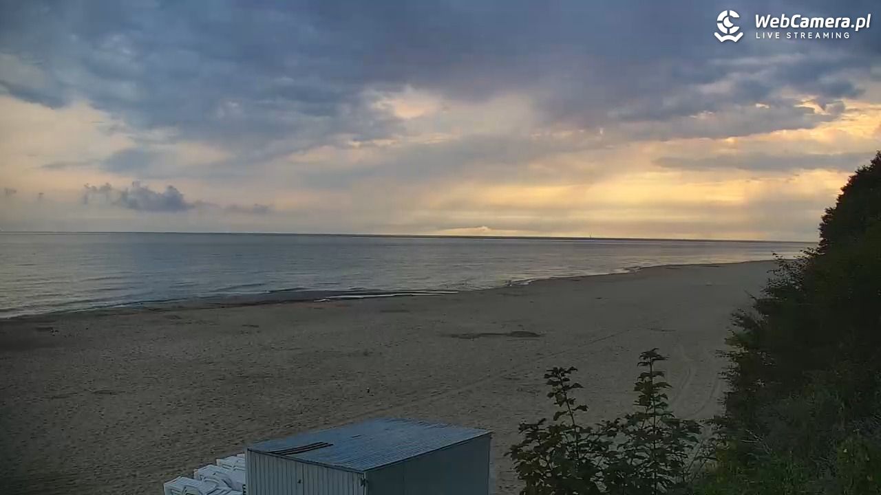 JASTRZĘBIA GÓRA - widok na plażę - 01 sierpień 2026, 06:44