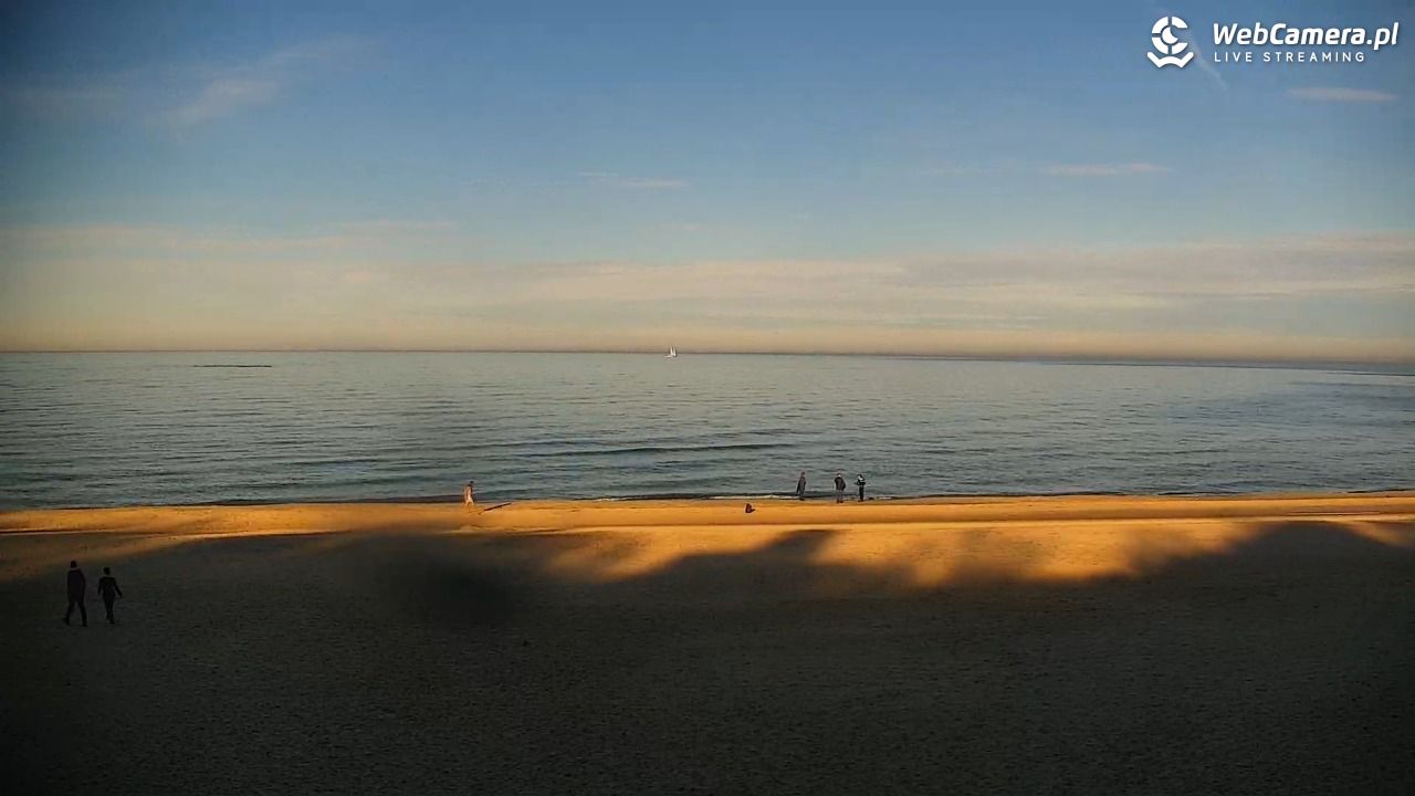 JASTRZĘBIA GÓRA - widok na plażę - 06 listopad 2025, 12:44