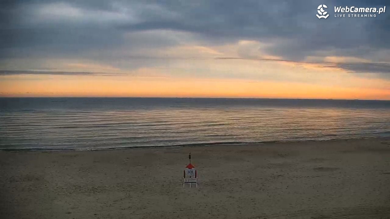 JASTRZĘBIA GÓRA - widok na plażę - 01 sierpień 2026, 05:21