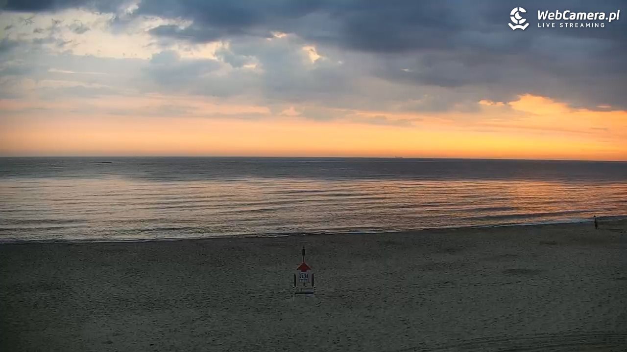 JASTRZĘBIA GÓRA - widok na plażę - 01 sierpień 2026, 05:07