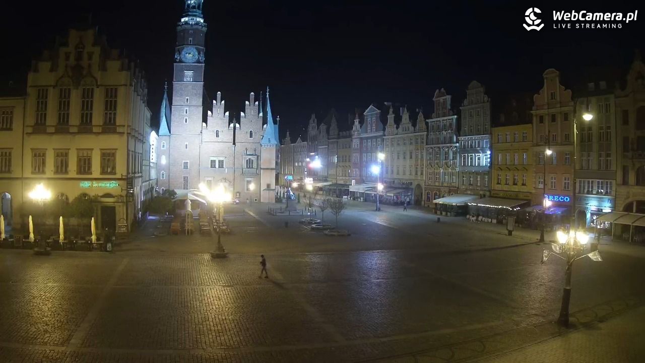 WROCŁAW - widok na Stare Miasto - 17 maj 2025, 03:44