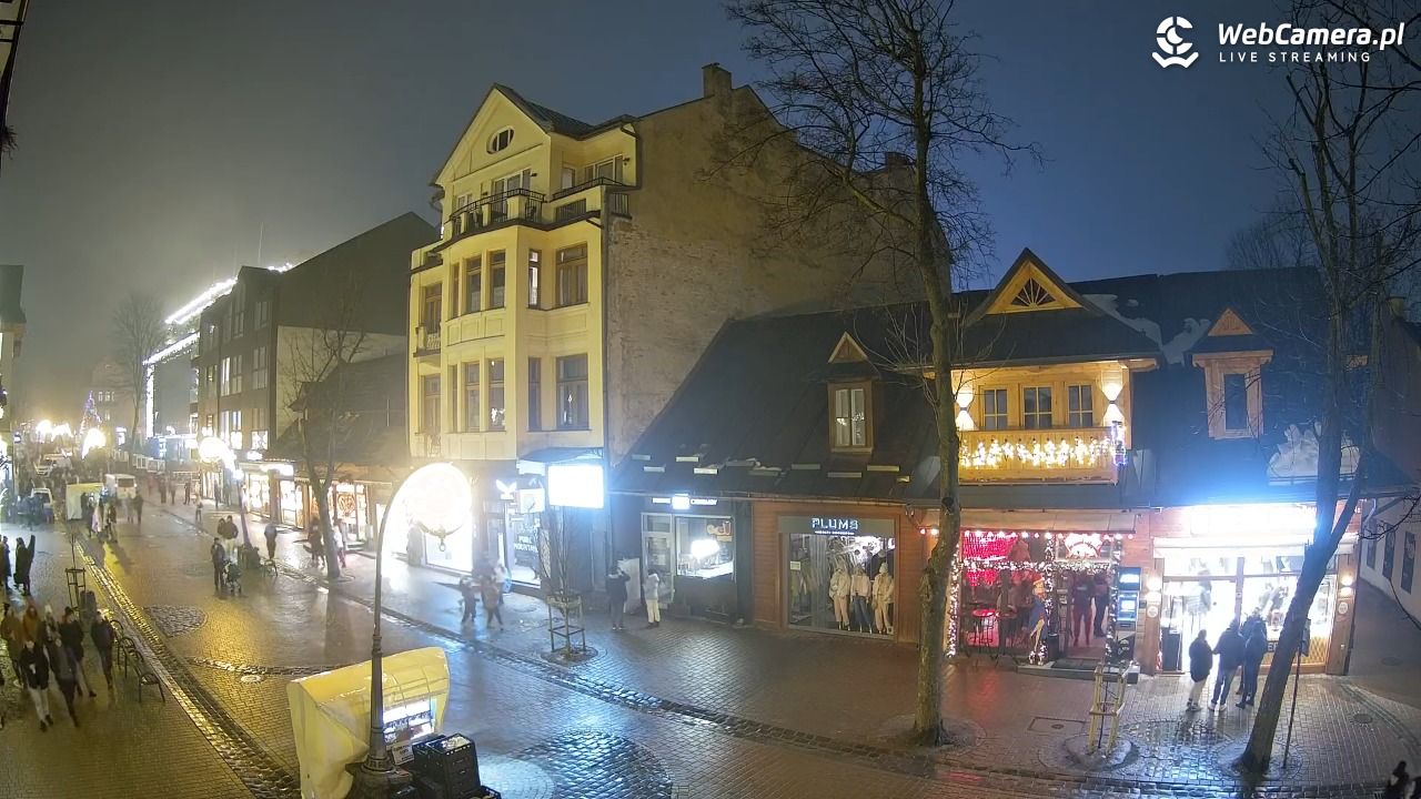 KRUPÓWKI - widok na środkową część deptaka - 07 luty 2026, 21:38