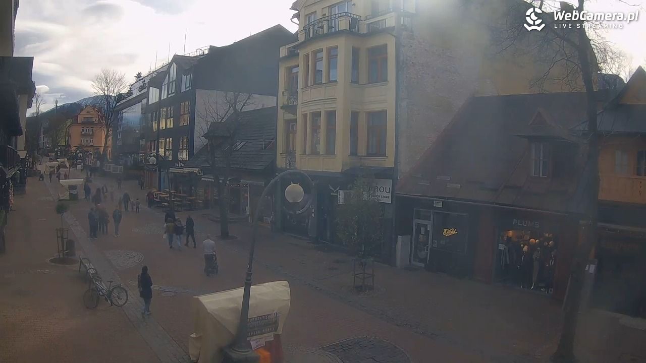 KRUPÓWKI - widok na środkową część deptaka - 30 październik 2025, 10:48