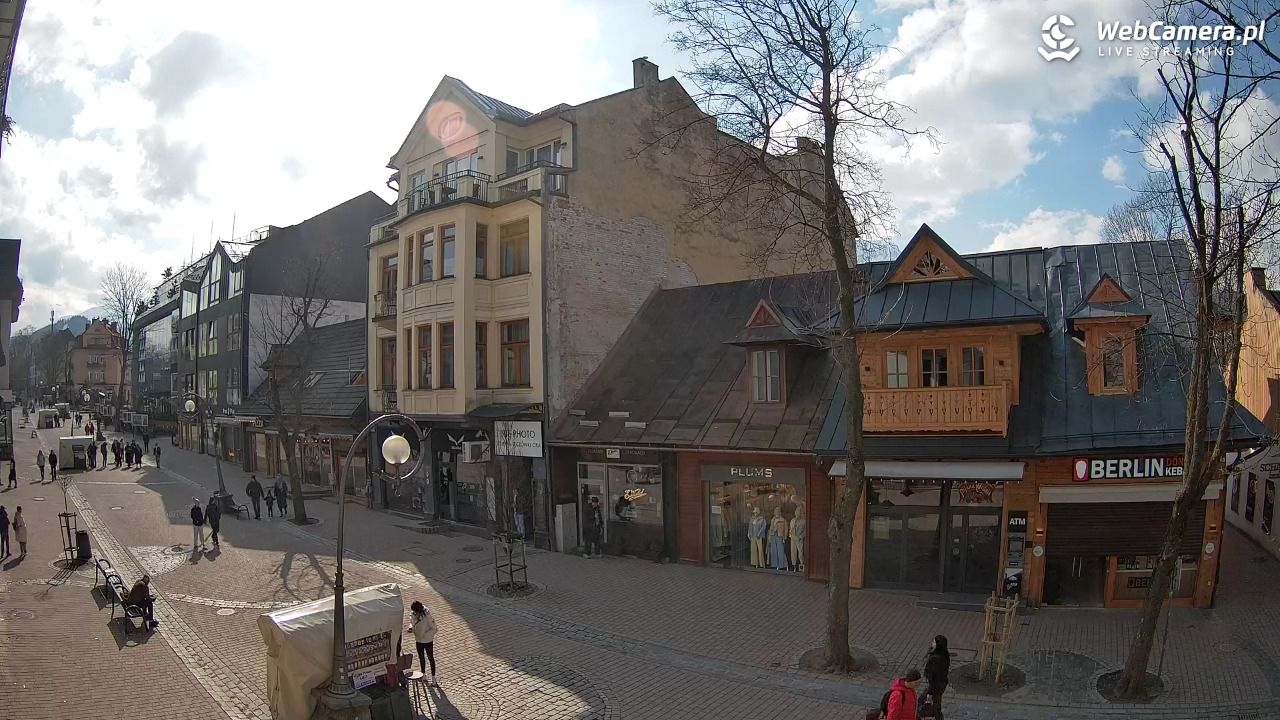 KRUPÓWKI - widok na środkową część deptaka - 22 marzec 2026, 09:55