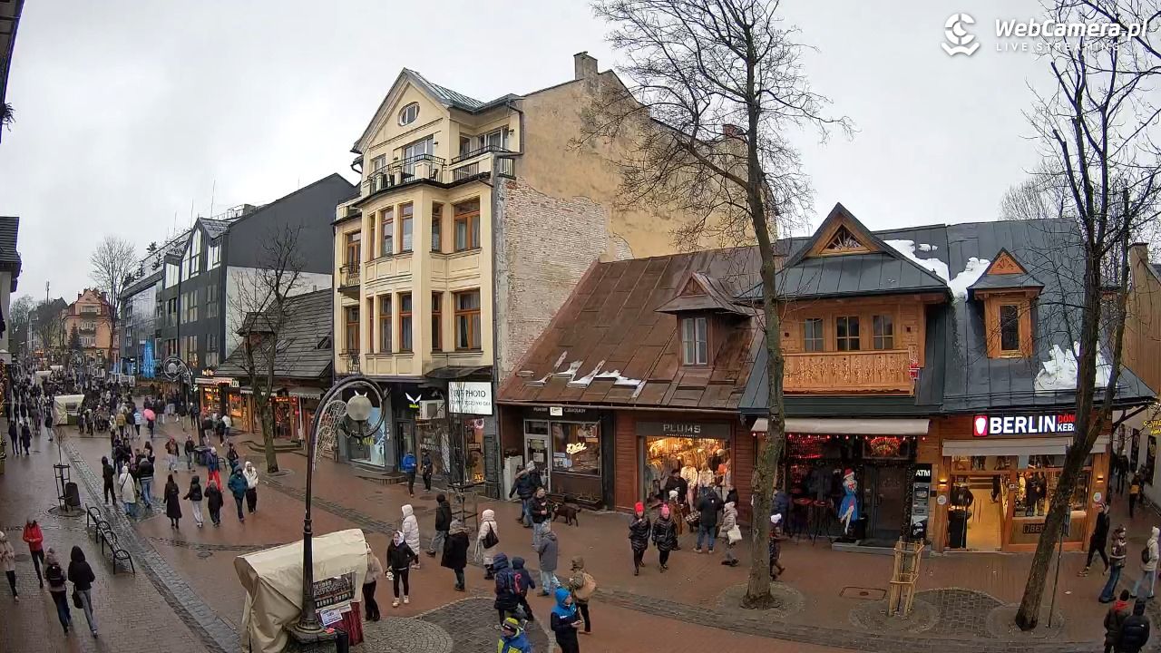 KRUPÓWKI - widok na środkową część deptaka - 07 luty 2026, 13:31