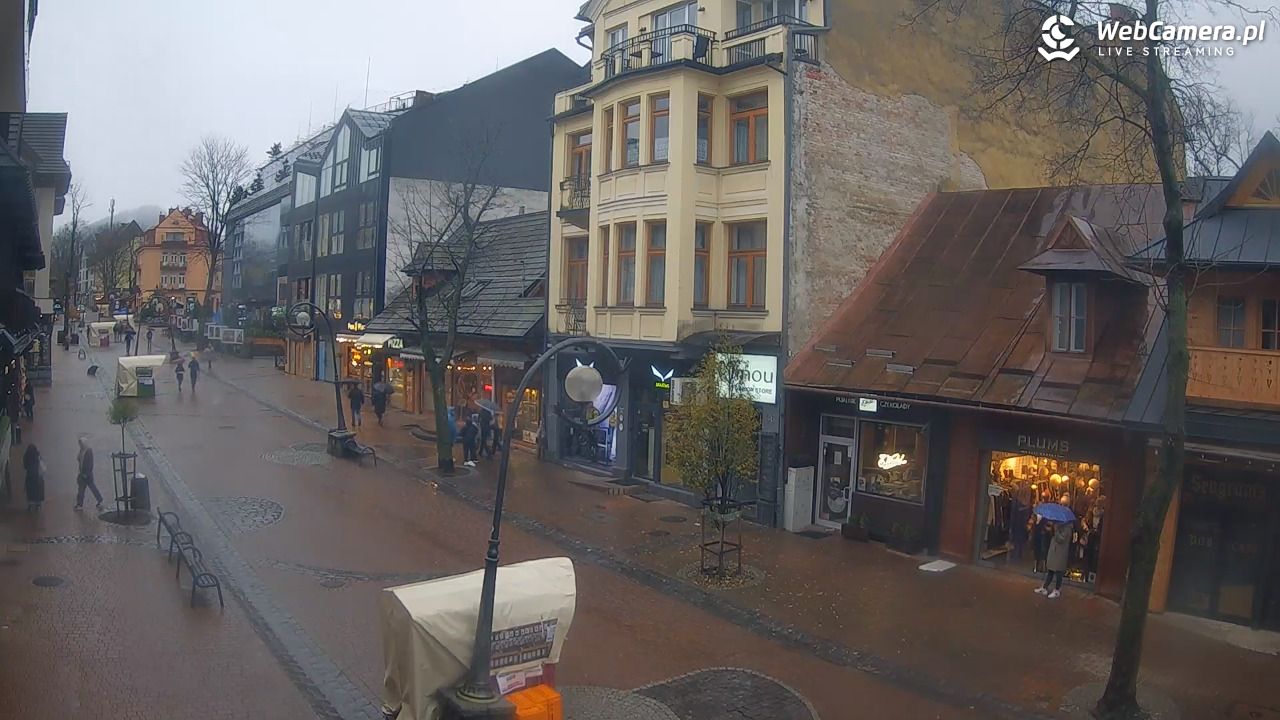 KRUPÓWKI - widok na środkową część deptaka - 03 listopad 2025, 14:31