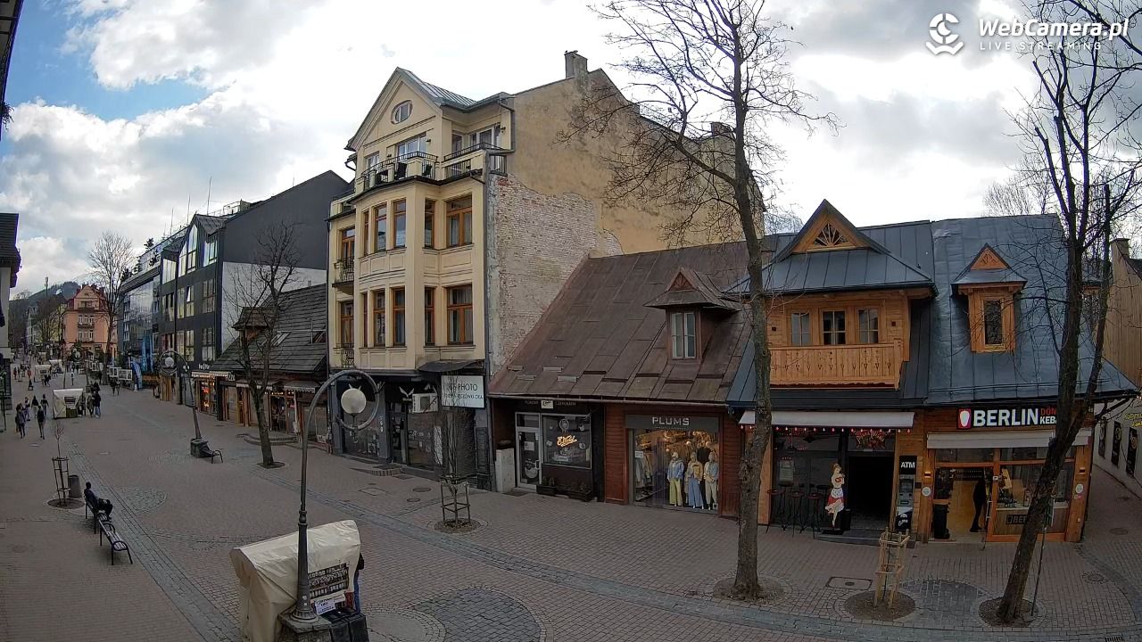 KRUPÓWKI - widok na środkową część deptaka - 23 marzec 2026, 12:33