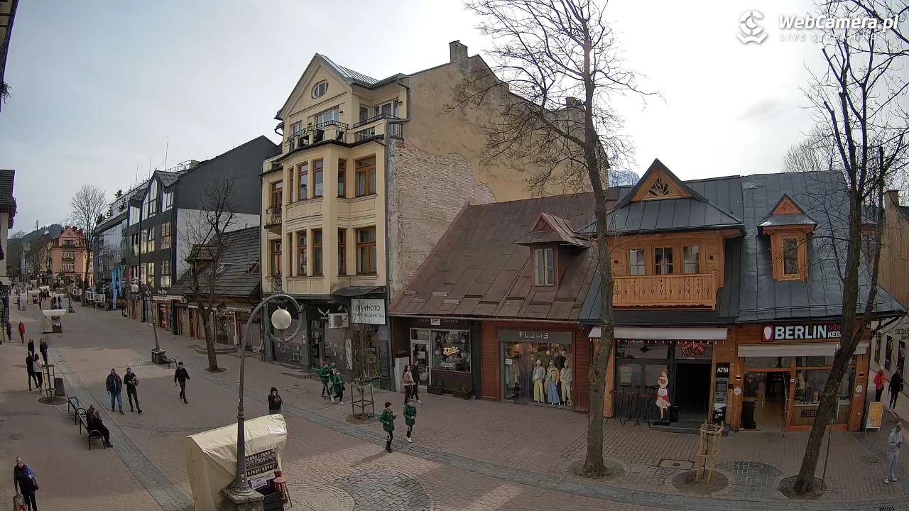 KRUPÓWKI - widok na środkową część deptaka - 25 marzec 2026, 12:58