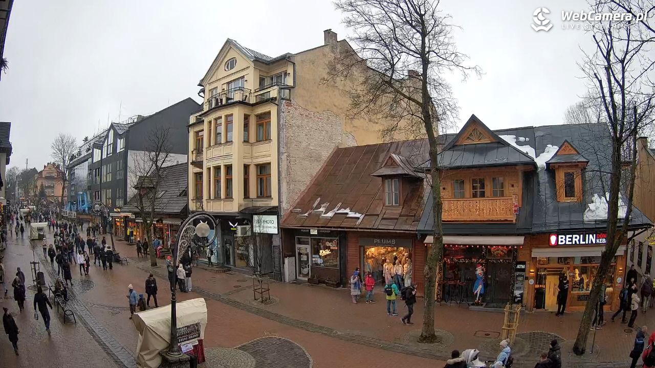 KRUPÓWKI - widok na środkową część deptaka - 07 luty 2026, 12:08