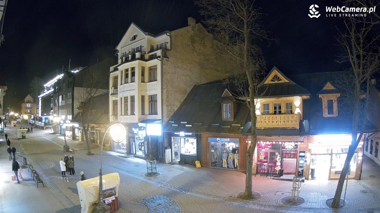 KRUPÓWKI - widok na środkową część deptaka - 23 marzec 2026, 20:38