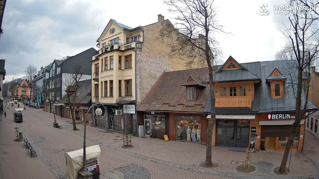 KRUPÓWKI - widok na środkową część deptaka - 24 marzec 2026, 10:25