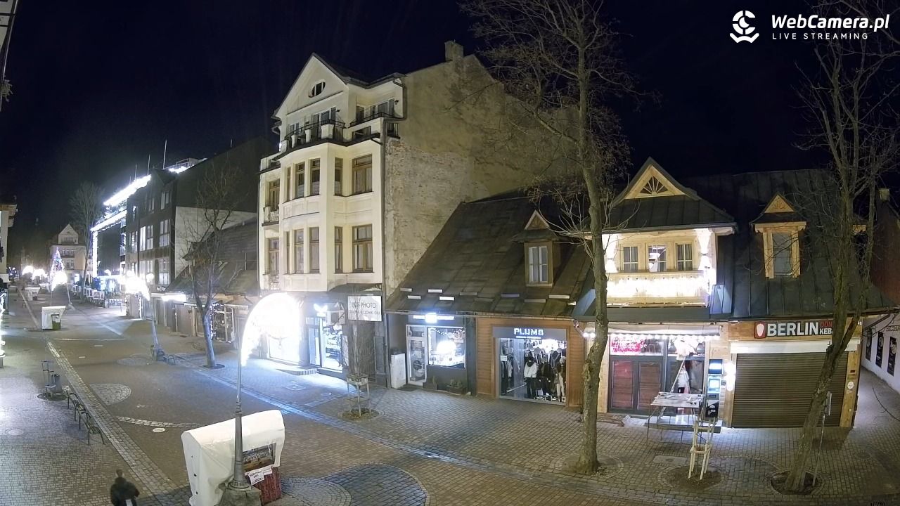 KRUPÓWKI - widok na środkową część deptaka - 18 grudzień 2025, 23:28