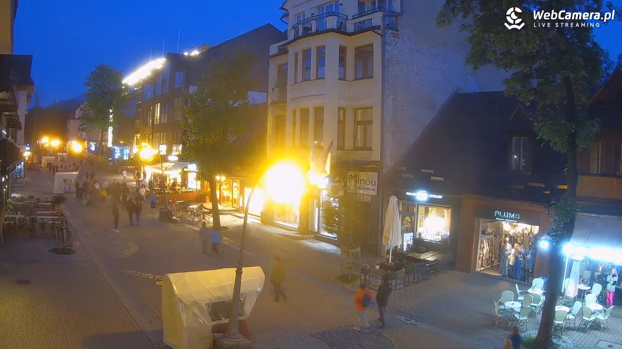KRUPÓWKI - widok na środkową część deptaka - 08 czerwiec 2025, 21:16