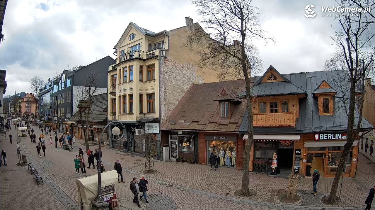 KRUPÓWKI - widok na środkową część deptaka - 21 marzec 2026, 12:26