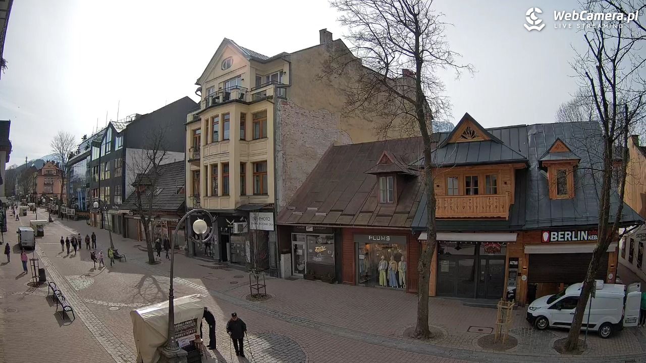 KRUPÓWKI - widok na środkową część deptaka - 25 marzec 2026, 10:01