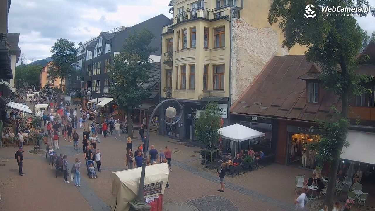 KRUPÓWKI - widok na środkową część deptaka - 01 sierpień 2025, 17:16