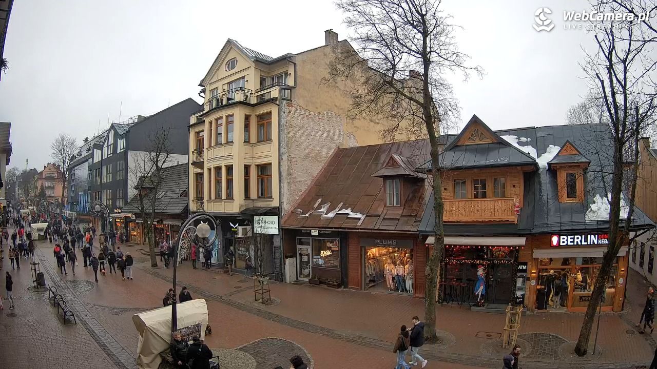 KRUPÓWKI - widok na środkową część deptaka - 07 luty 2026, 11:28