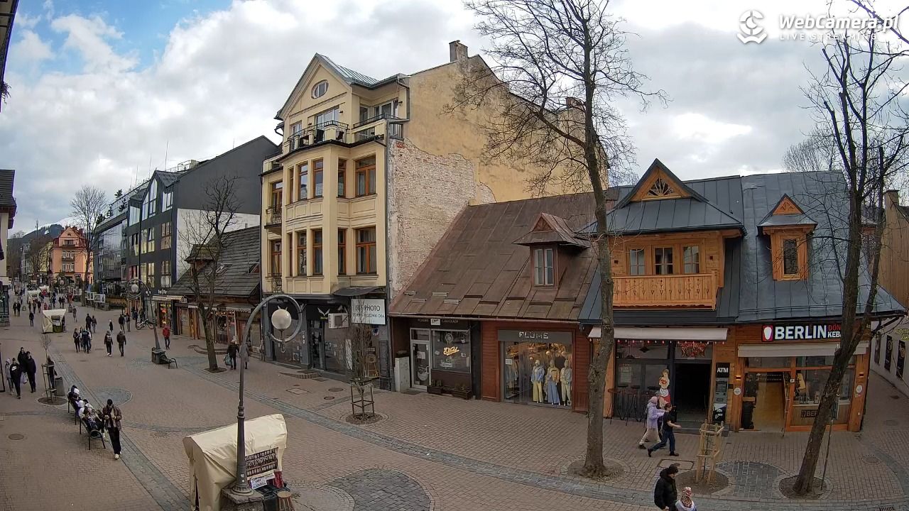 KRUPÓWKI - widok na środkową część deptaka - 22 marzec 2026, 14:37