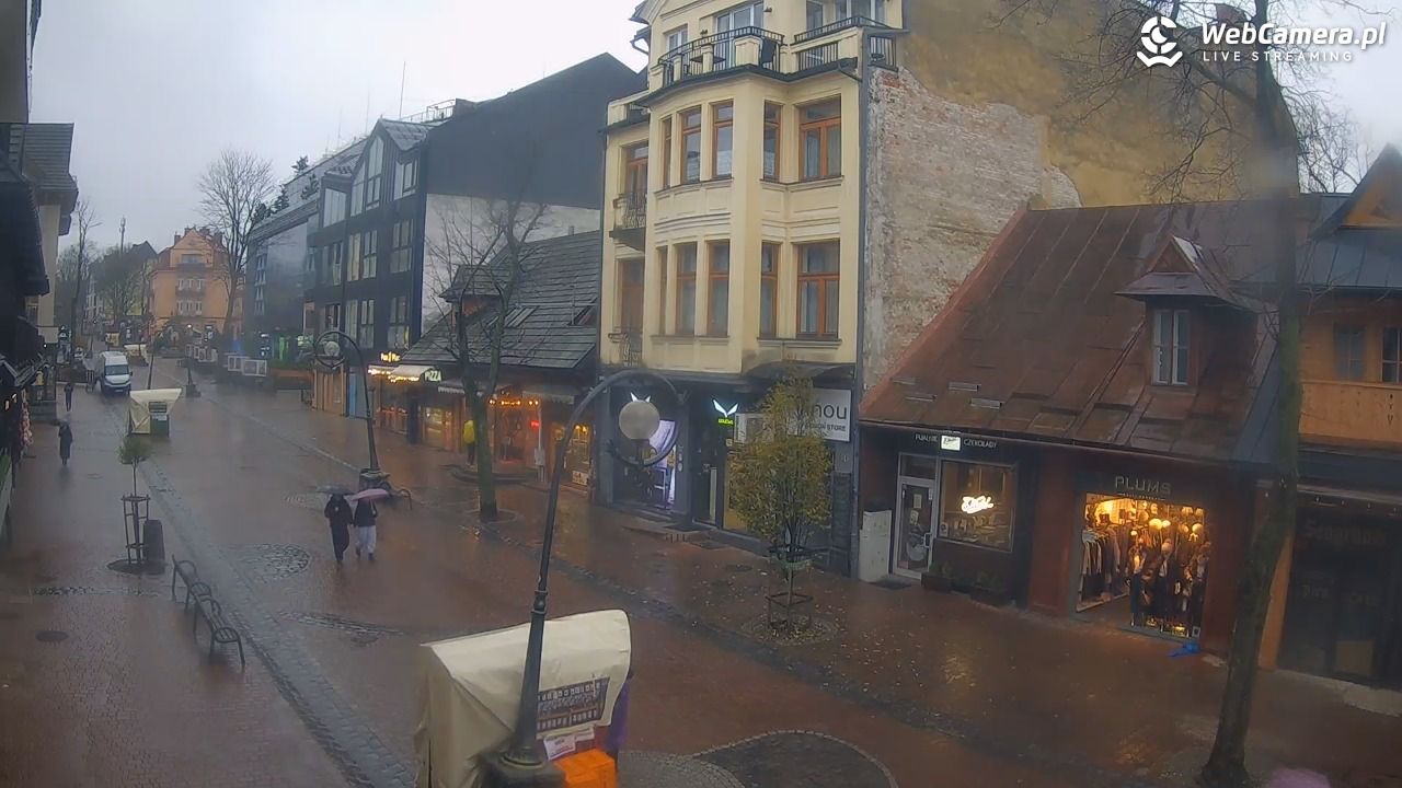 KRUPÓWKI - widok na środkową część deptaka - 03 listopad 2025, 10:18